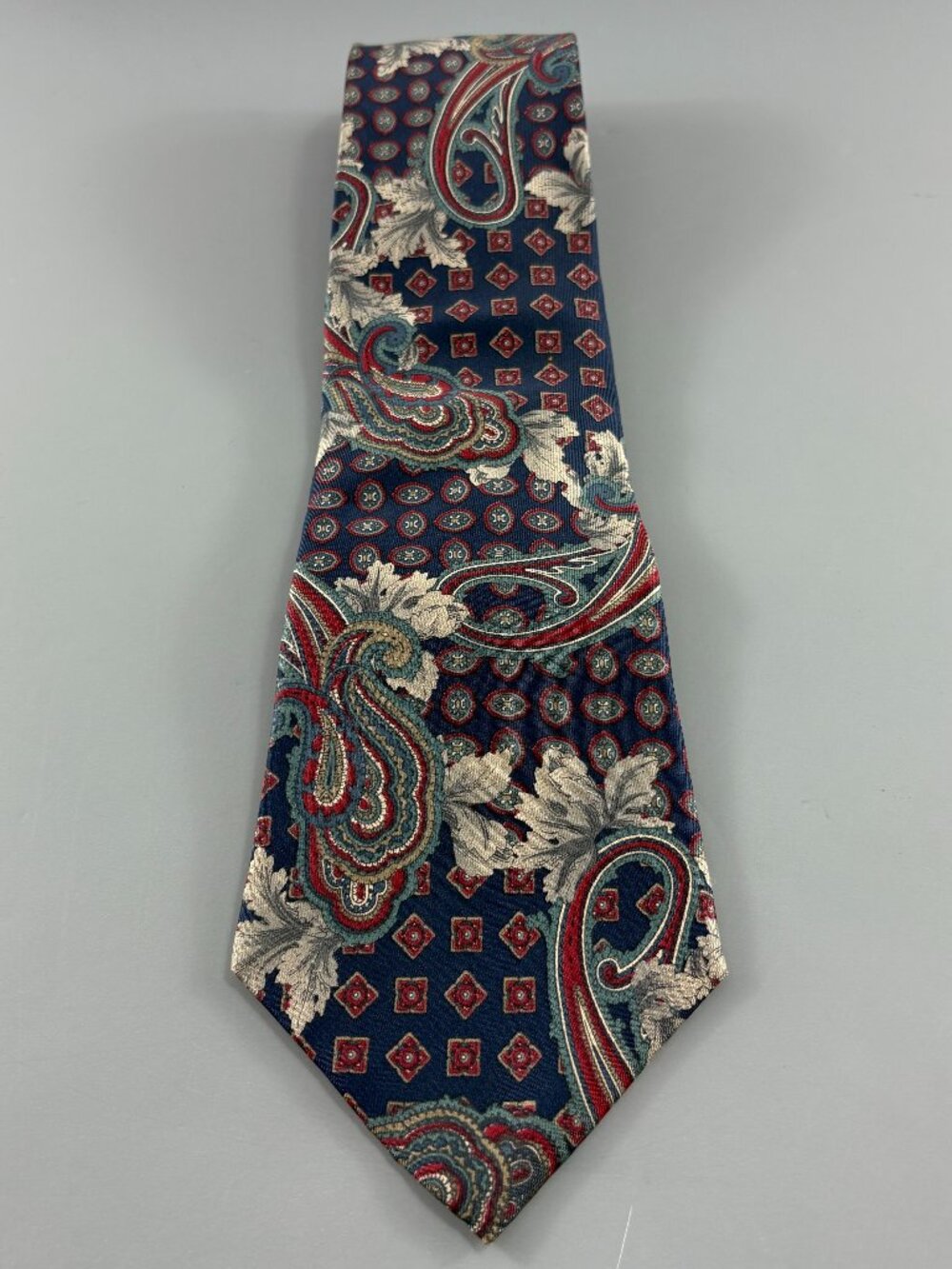 Vintage Cambridge Classics Mervyn's Blue Paisley Geo Men's Tie 4' x 62"
